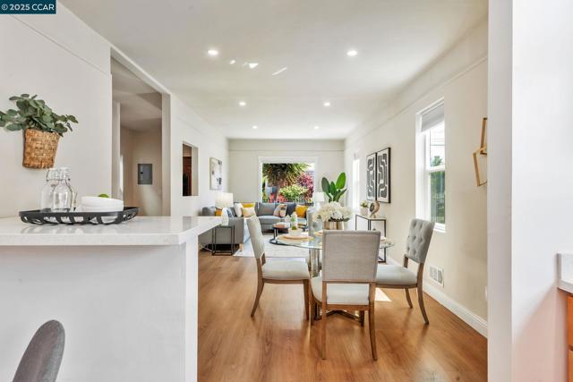 941 45Th St, Oakland CA: https://media.crmls.org/mediaz/988f73f4-91ef-49f7-aa2c-0daeb661361b.jpg