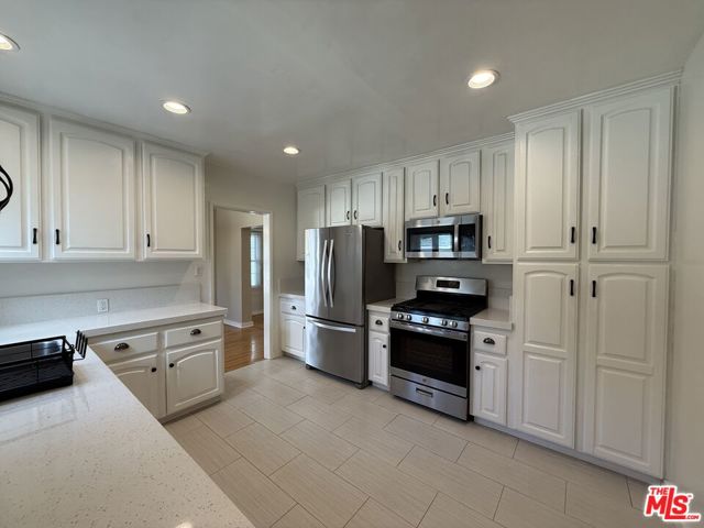 11293 Brookhaven Avenue, Los Angeles CA: https://media.crmls.org/mediaz/988fce1c-98ef-4d08-8e91-ea6021db41d7.jpg