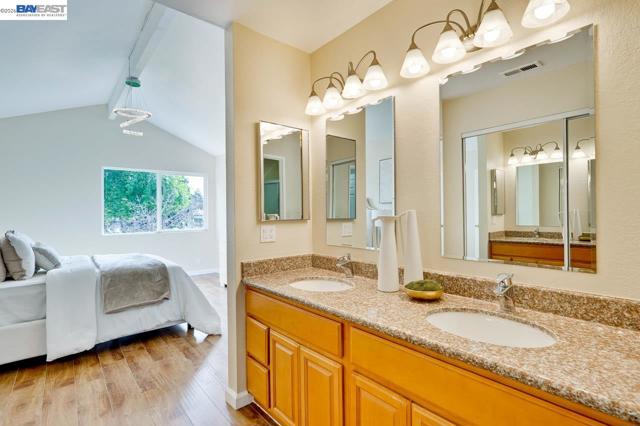 Image 30 of 58 For 4691 Rousillon Ave