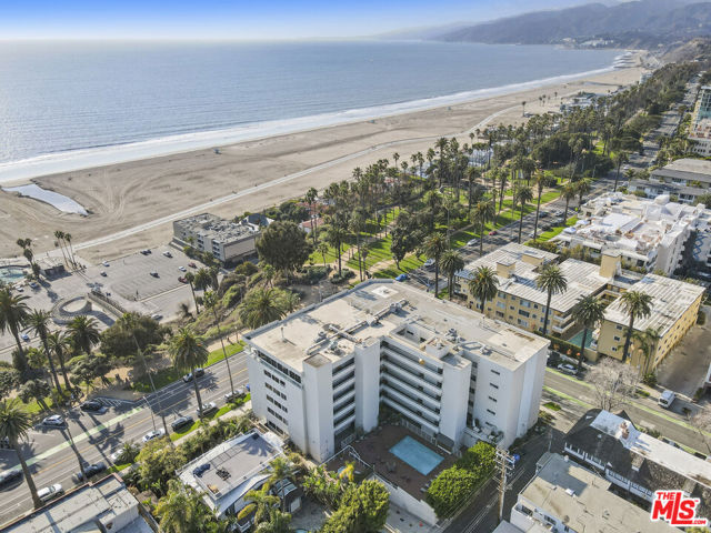 801 Ocean Avenue, Santa Monica CA: https://media.crmls.org/mediaz/988fdbd4-7574-422b-a06b-7cf98885ee67.jpg