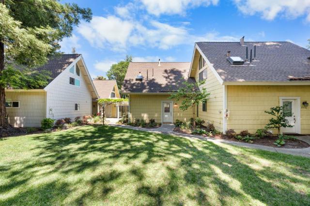 2518 W Middlefield Road, Mountain View CA: https://media.crmls.org/mediaz/98902fcf-ad87-40da-8feb-ea493b579346.jpg