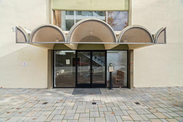 1033 Crestview Drive, Mountain View CA: https://media.crmls.org/mediaz/98904c3e-74f7-4438-925c-2028c785d1fe.jpg