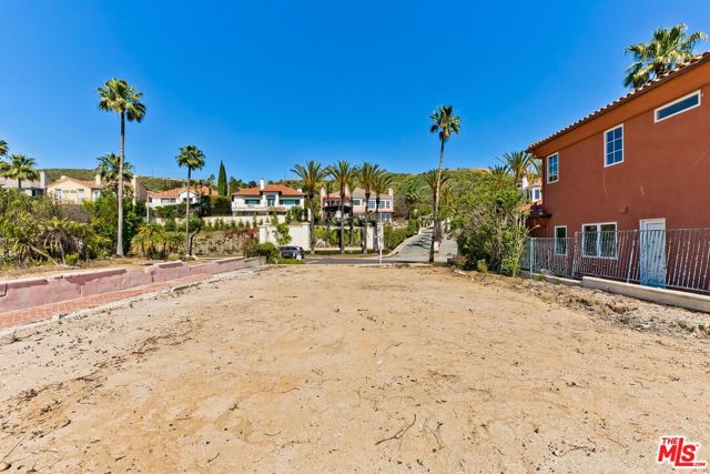 1648 Chastain, Pacific Palisades CA: https://media.crmls.org/mediaz/9890b4cb-cc38-470f-9196-2eaa0f7f8ae8.jpg
