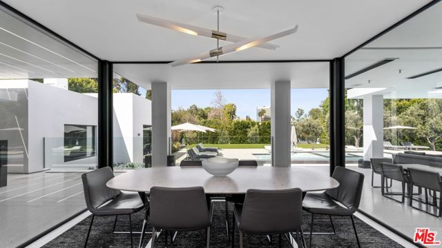 16032 VALLEY VISTA Boulevard, Encino CA: https://media.crmls.org/mediaz/9890d165-3c73-4337-847a-722704daeecc.jpg