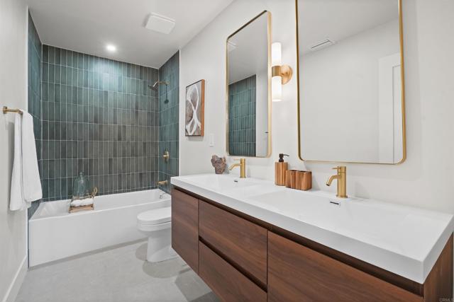 3130 Kerry Ln, Costa Mesa CA: https://media.crmls.org/mediaz/98915a1d-e64d-4c0c-833f-9b438f1a91b3.jpg