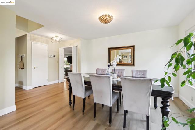 2353 Benham Ct, Walnut Creek CA: https://media.crmls.org/mediaz/98917e26-3812-4c77-9179-0f4abf42d17b.jpg