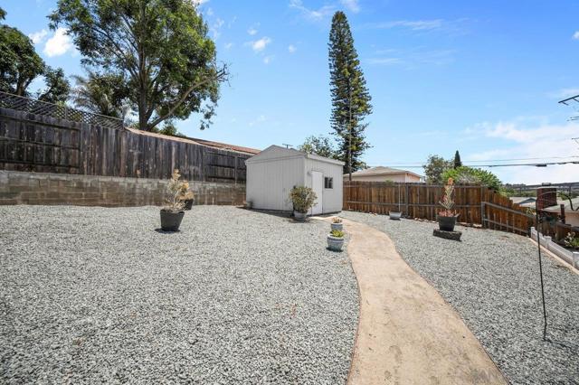 3711 Fairway Dr, La Mesa CA: https://media.crmls.org/mediaz/98918b7e-19ef-442f-898f-9037572a74e4.jpg