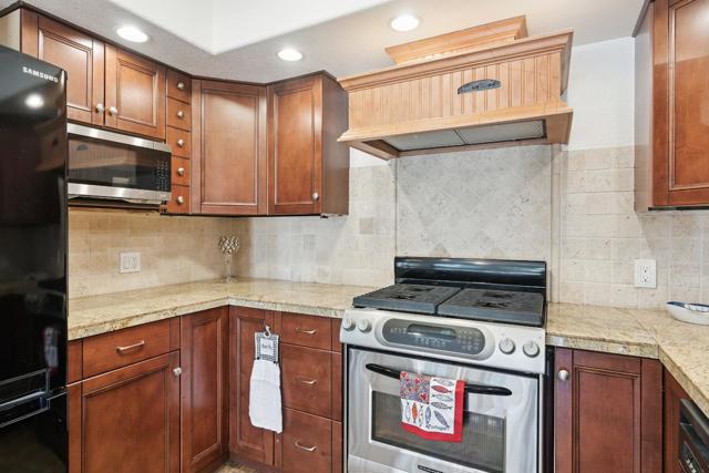 5525 Scotts Valley Drive, Scotts Valley CA: https://media.crmls.org/mediaz/98918e8a-beed-4fc1-91b4-205291a8ffdf.jpg