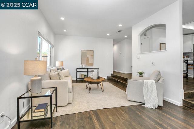 2006 Rainier Drive, Martinez CA: https://media.crmls.org/mediaz/989213bb-87e3-4046-9355-ac51f9bc5273.jpg