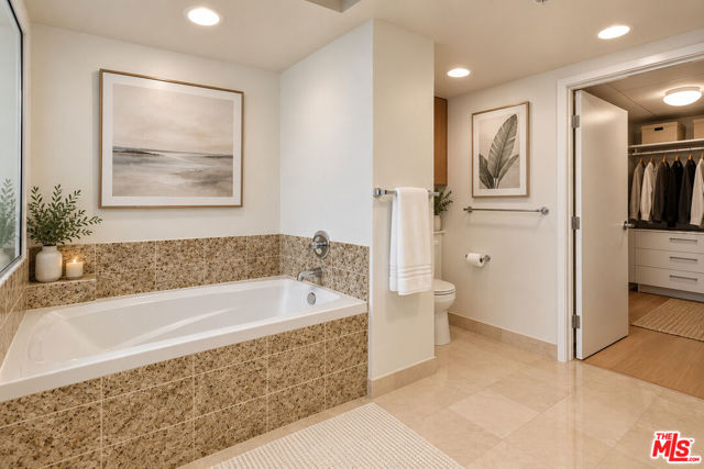 13700 Marina Pointe Drive, 1411 photo 9