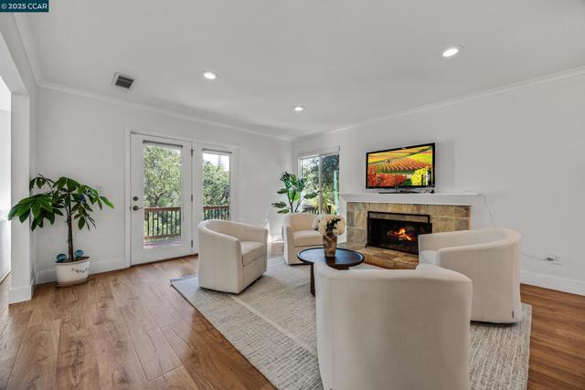 14 Saint Louis Ln, Pleasant Hill CA: https://media.crmls.org/mediaz/98926fcf-827d-4a21-8fe0-d0bb3f4300a9.jpg