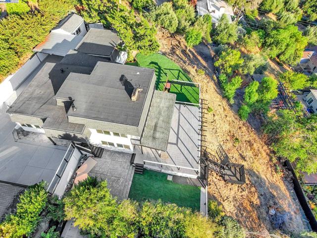 10745 Ridgeview Way, San Jose CA: https://media.crmls.org/mediaz/9892c8d8-54a3-4086-a1b1-cff392f5195e.jpg