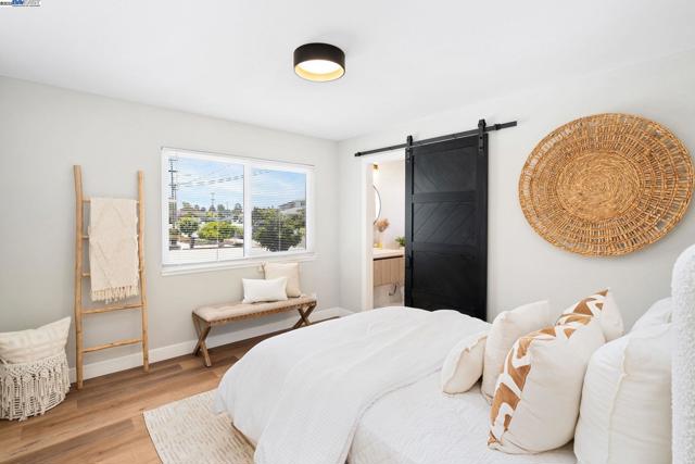 14272 Santiago Rd, San Leandro CA: https://media.crmls.org/mediaz/989321bf-1455-49df-93a5-2db29e7ba073.jpg