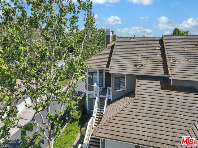 24 Green Brier Circle, Coto de Caza CA: https://media.crmls.org/mediaz/98936233-1ffa-406c-ba45-02be6b32e607.jpg
