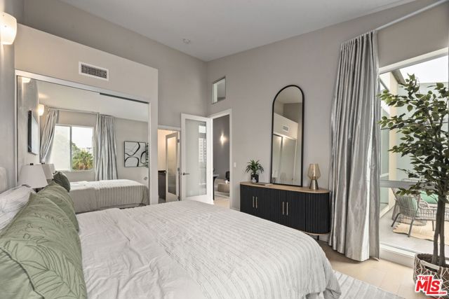 600 S Ridgeley Drive, Los Angeles CA: https://media.crmls.org/mediaz/9893cfd9-6cc5-4989-aee4-a3b099688f3e.jpg