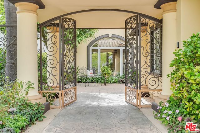 1734 Chastain Parkway, Pacific Palisades, CA 90272