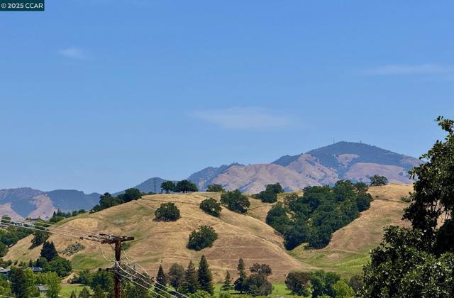 1458 Stanley Dollar Dr., Walnut Creek CA: https://media.crmls.org/mediaz/98952c4f-538a-49d8-9ec7-2435e8d9658f.jpg
