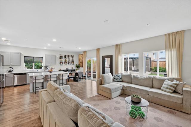 6707 Oakum Way, Stockton CA: https://media.crmls.org/mediaz/98957468-22d1-4cf0-b0b3-89e7ca0dd1eb.jpg