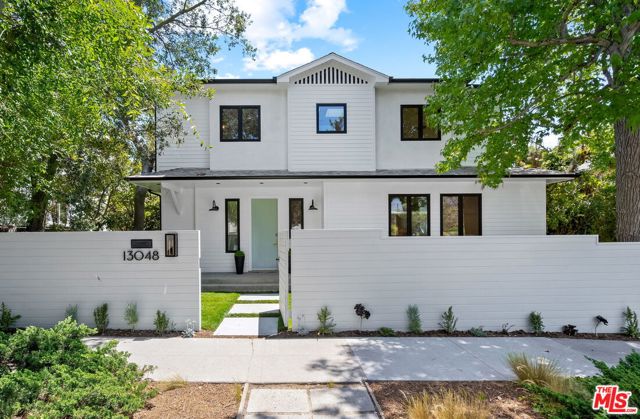 13048 Rose Avenue, Los Angeles CA: https://media.crmls.org/mediaz/9895dc20-dcf5-4190-b160-6447b17d4be4.jpg