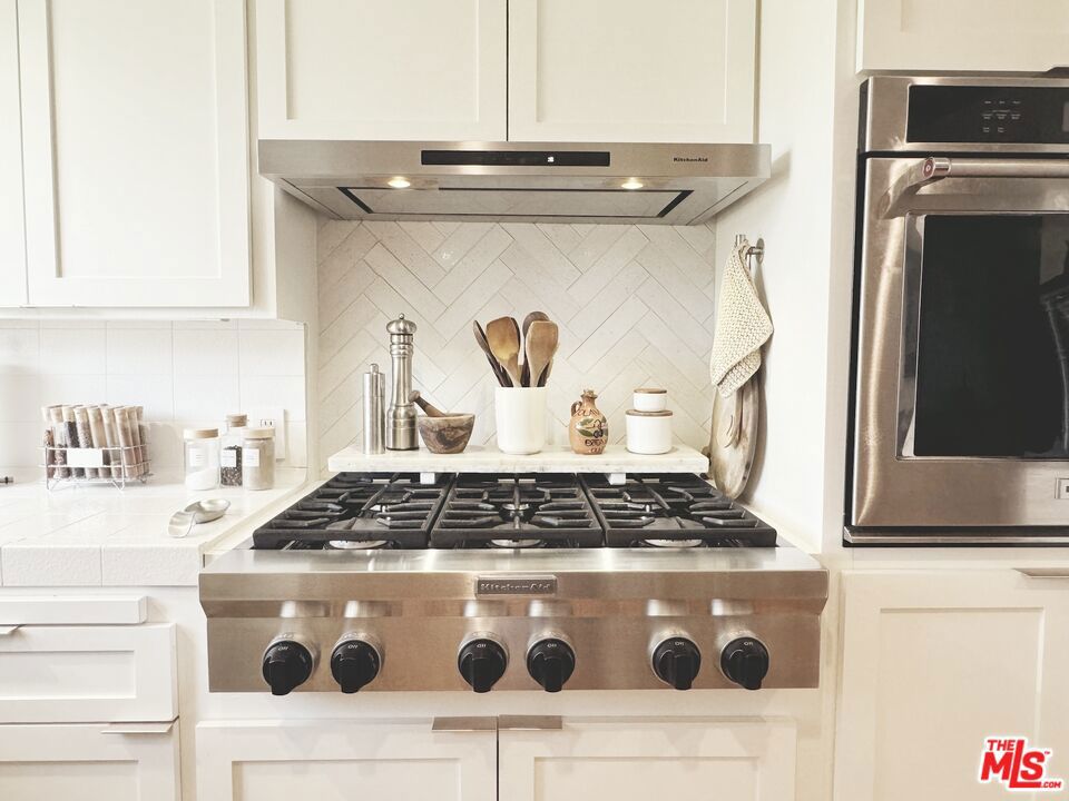 https://media.crmls.org/mediaz/989650c6-b972-4e66-8210-4ae3a82eaa53.jpg?preset=X-Large