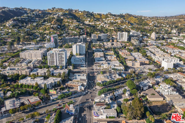 8535 W West Knoll Drive, West Hollywood CA: https://media.crmls.org/mediaz/98965762-2579-4b29-bde2-974a1ba47f72.jpg