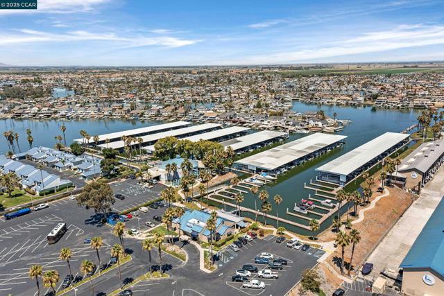 5727 Cutter Loop, Discovery Bay CA: https://media.crmls.org/mediaz/9896d297-2cd8-4983-986c-b79f8dbb72af.jpg