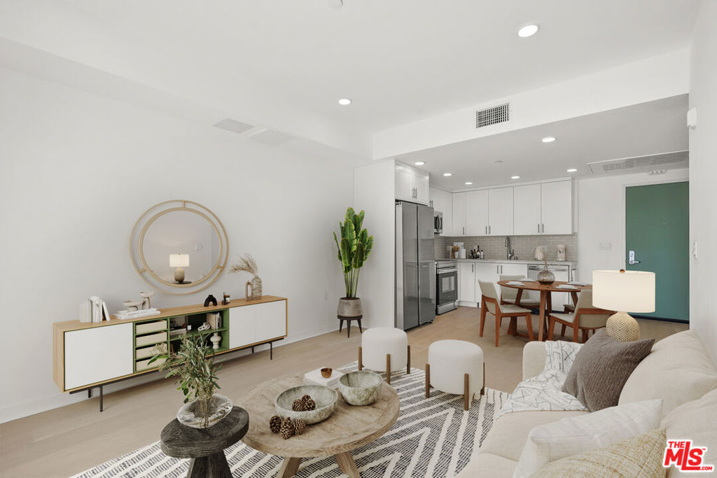 3977 Beverly Boulevard #111