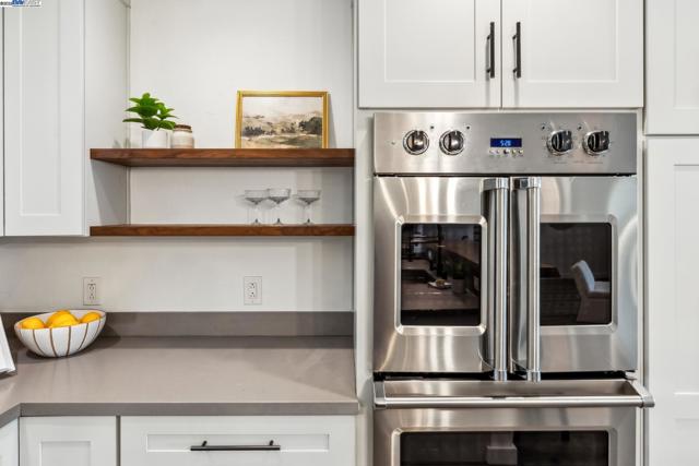 3134 Terry Ct, Castro Valley CA: https://media.crmls.org/mediaz/98976307-b367-4472-b7d9-1f905f2d737b.jpg