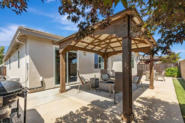 1798 Rosemary Drive, Gilroy CA: https://media.crmls.org/mediaz/98976482-0595-4918-a498-d80463f16c08.jpg