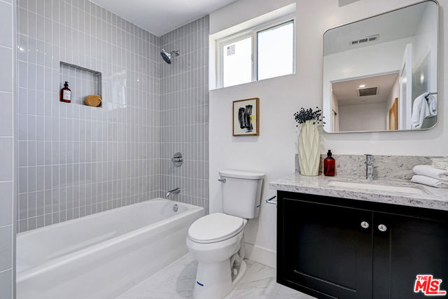 1291 Sycamore, Los Angeles CA: https://media.crmls.org/mediaz/9897955e-bb70-4916-bb6a-34d7052e45dd.jpg