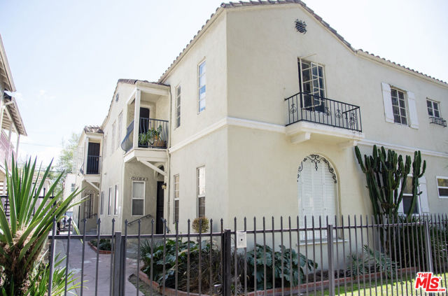 4264 Leimert Boulevard, Los Angeles CA: https://media.crmls.org/mediaz/9897e8e3-8d76-4122-bfea-a1d666f2c663.jpg