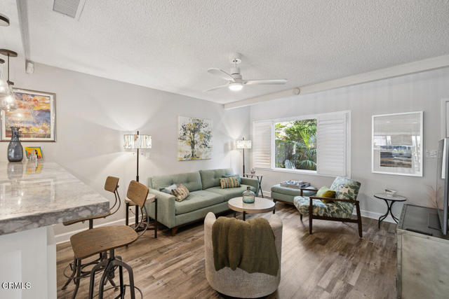 Detail Gallery Image 5 of 42 For 5205 W Wooley Rd #2,  Oxnard,  CA 93035 - 2 Beds | 1/1 Baths
