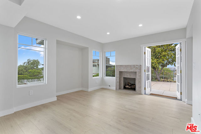 2336 Loma Vista Place, Los Angeles CA: https://media.crmls.org/mediaz/989825ad-1eb6-45b9-b3f2-4129d31dbd1e.jpg