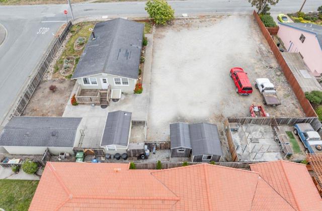 1490 Cabrillo Highway, Half Moon Bay CA: https://media.crmls.org/mediaz/9898d477-470f-45d6-b8a5-b5651f489dfa.jpg