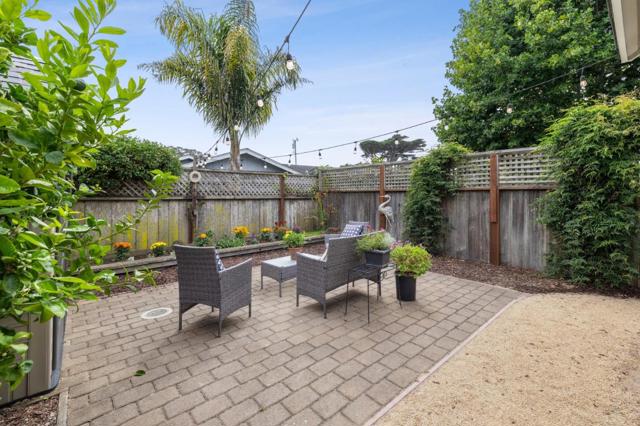 484 Poplar Street, Half Moon Bay CA: https://media.crmls.org/mediaz/9898d956-edd4-431a-9476-715485e5b589.jpg