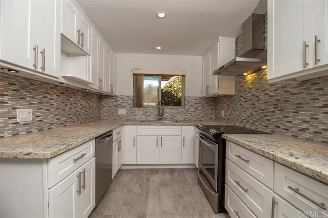640 W Solana Circle, Solana Beach CA: https://media.crmls.org/mediaz/9899000e-362e-488a-8cb4-792b2499ecd4.jpg