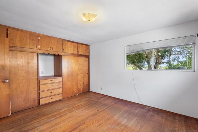 719 Marsolan Ave, Solana Beach CA: https://media.crmls.org/mediaz/98990a60-2e29-46b2-a1ca-cdbc578980af.jpg