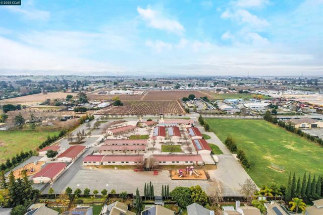 115 Montevino Ct, Oakley CA: https://media.crmls.org/mediaz/9899e66a-13d3-44c8-9190-11ca9169eb8a.jpg