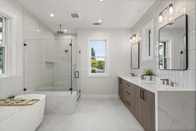 1303 American Way, Menlo Park CA: https://media.crmls.org/mediaz/989a1a45-5fc9-4499-903e-36887d570851.jpg