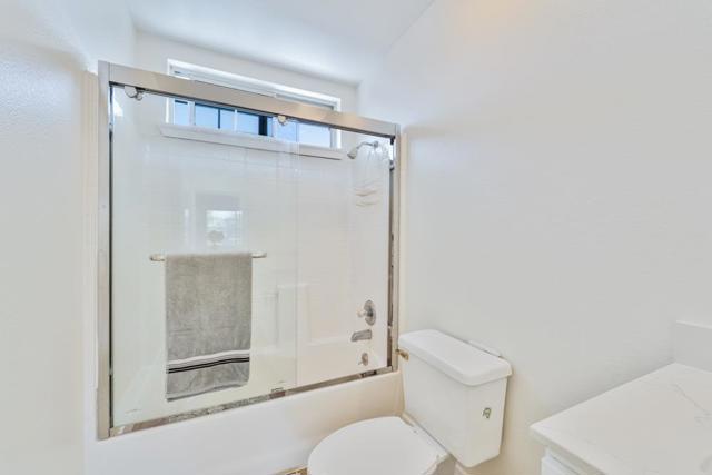 240 Daphne Way, East Palo Alto CA: https://media.crmls.org/mediaz/989a4c48-b96d-4f72-9140-ddc6eacf070e.jpg