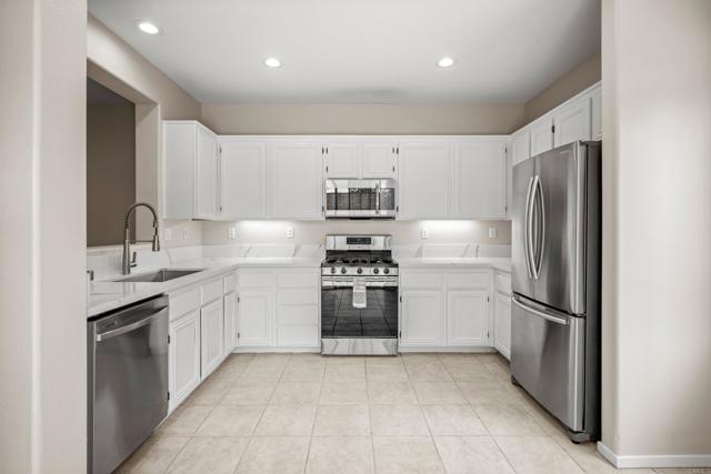 Detail Gallery Image 9 of 39 For 638 Sumner Way #2,  Oceanside,  CA 92058 - 4 Beds | 2/1 Baths