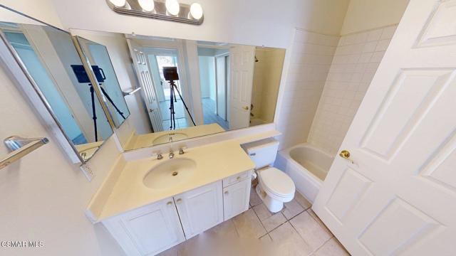 4862 Martona Drive, Oak Park CA: https://media.crmls.org/mediaz/989aad44-9333-42fa-b4ae-5fbac0dc4af7.jpg
