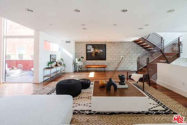 1320 Abbot Kinney Boulevard, Venice CA: https://media.crmls.org/mediaz/989c4278-c246-42e7-972a-df5fd30ec729.jpg