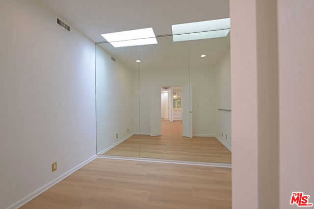 234 S Gale Drive, Beverly Hills CA: https://media.crmls.org/mediaz/989cab01-ec53-4593-b9ea-41488f7ca3c0.jpg