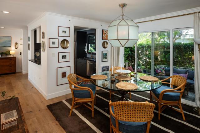 445 Oak Grove Avenue, Menlo Park CA: https://media.crmls.org/mediaz/989cd4e3-7613-4cd3-bed4-3cc5dfbeac6b.jpg