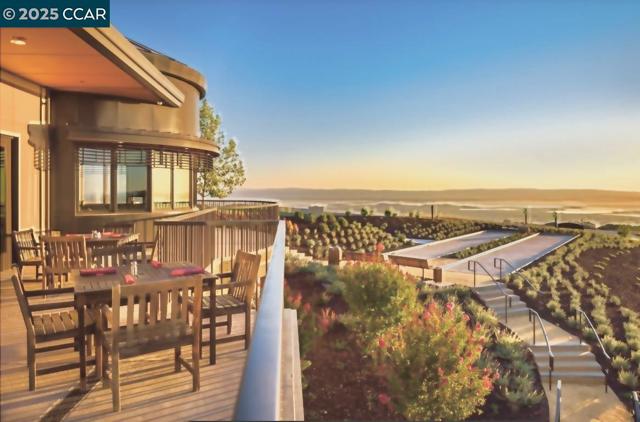 130 Arundel Dr, Hayward CA: https://media.crmls.org/mediaz/989cf09d-63af-4eff-a330-f3745280f239.jpg