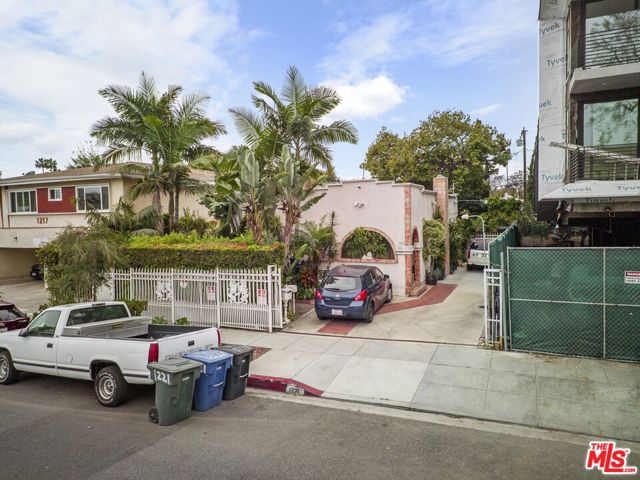 1221 Formosa Avenue, West Hollywood, California 90046, ,Multi-Family,For Sale,Formosa,24397077