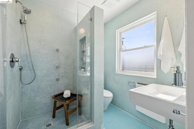 1509 Francis St, Albany CA: https://media.crmls.org/mediaz/989e1333-7ae8-4060-a2c7-99d89890272e.jpg