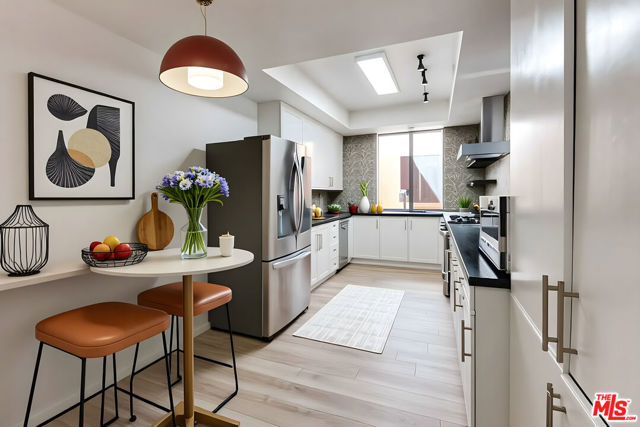 235 S Tower Drive, Beverly Hills CA: https://media.crmls.org/mediaz/989e2df1-9c45-4d7b-b5f2-6ca1b0e049ae.jpg