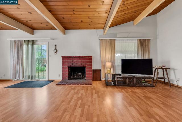 1246 Otis Dr, Alameda CA: https://media.crmls.org/mediaz/989e4ca2-5d9a-431f-865e-107acaa24f34.jpg